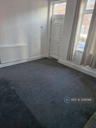 2 bed Terraced to rent Image 4