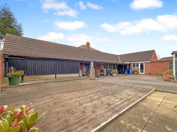 Rear Courtyard With Outbuilding 181