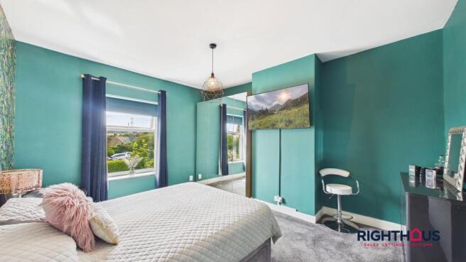 3 bed Terraced for sale Image 6