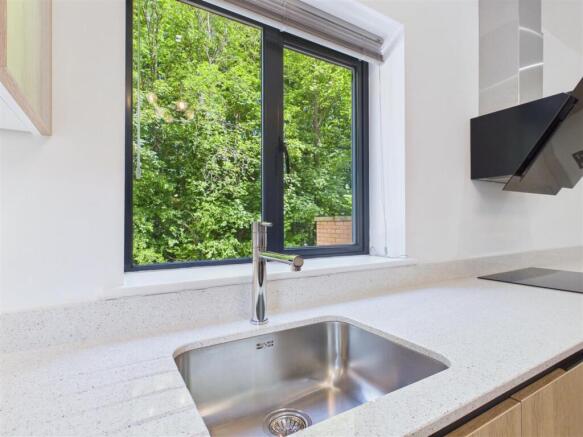2 bed Apartment for sale Image 6