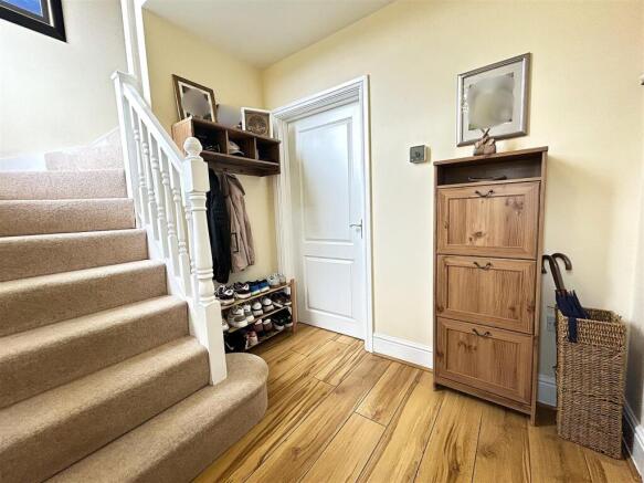 4 bed Detached for sale Image 9