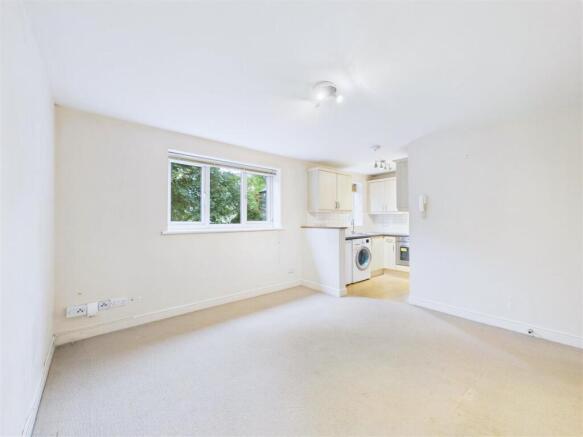 2 bed Apartment for sale Image 6