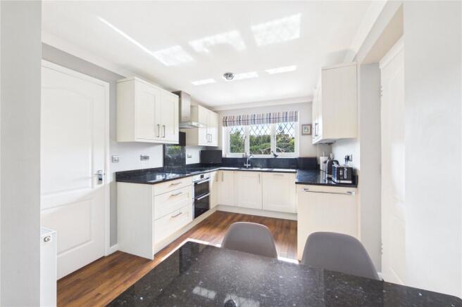 Bourne Close, Calcot, Reading, Berkshire, RG31 photo 4