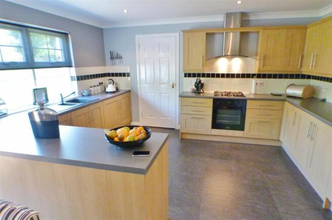Kitchen Dining (1)