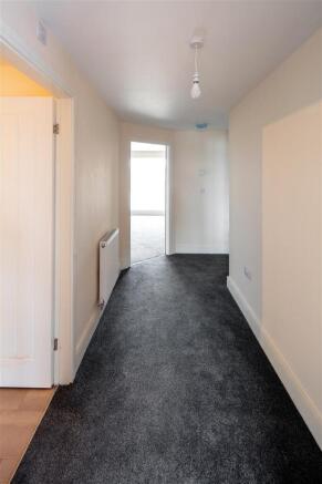 2 bed Apartment to rent Image 7