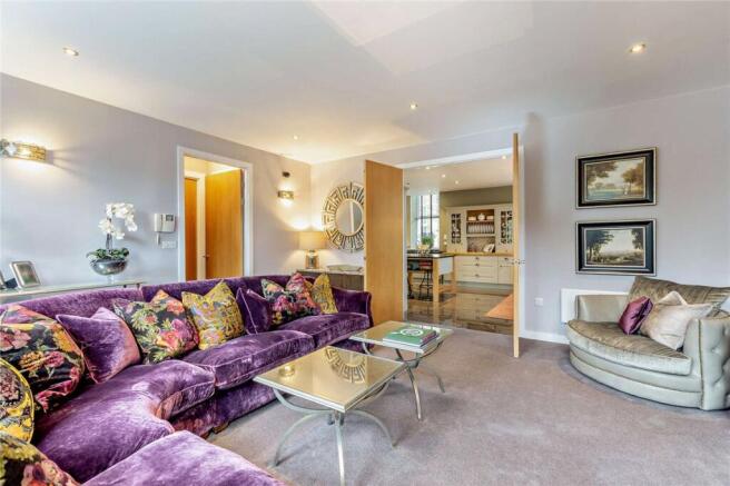 3 bed Apartment for sale Image 7