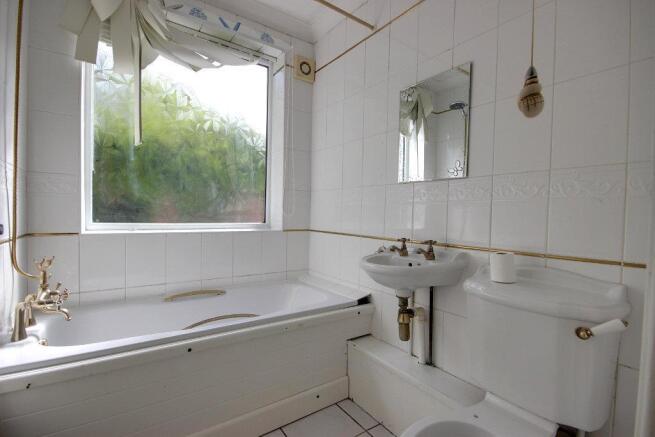 2 bed Semi-Detached Bungalow for sale Image 10