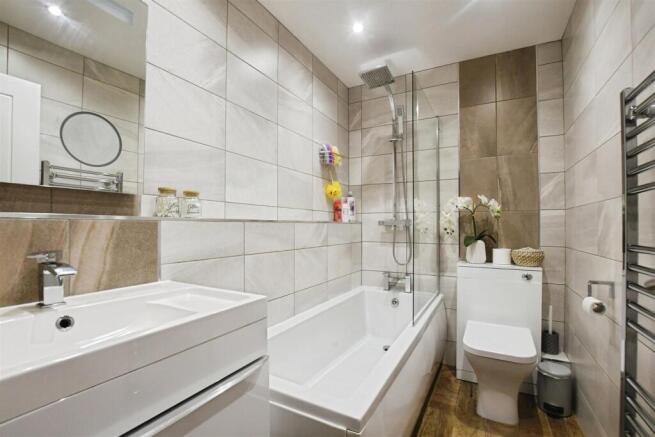 3 bed Terraced for sale Image 4