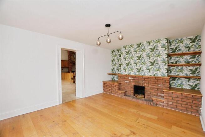 4 bed Detached for sale Image 10