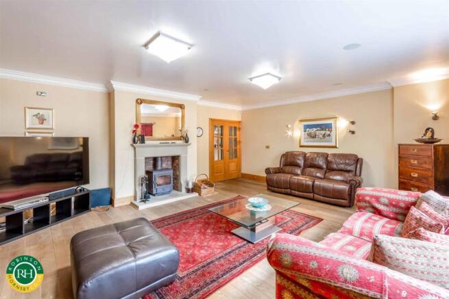 6 bed Detached for sale Image 6