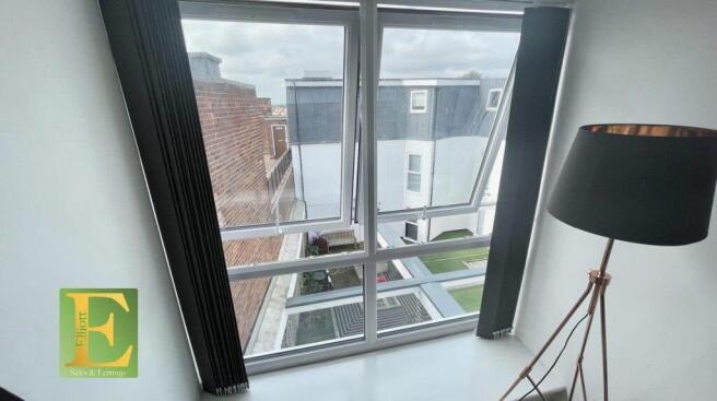 Modern 1 Bed Flat in the heart of Kenilworth