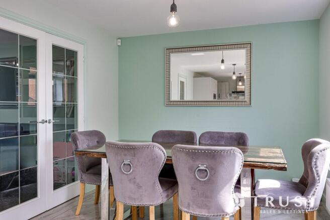 4 bed Detached for sale Image 8