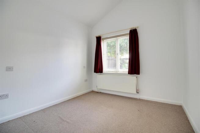 Upton Gdns 3 bed 2.jpg