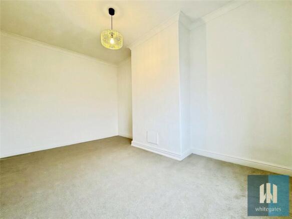 2 bed Terraced to rent Image 4