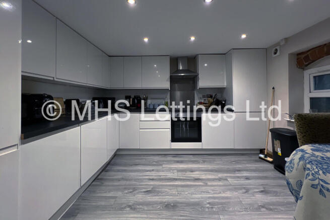 6 bed Terraced to rent Image 4