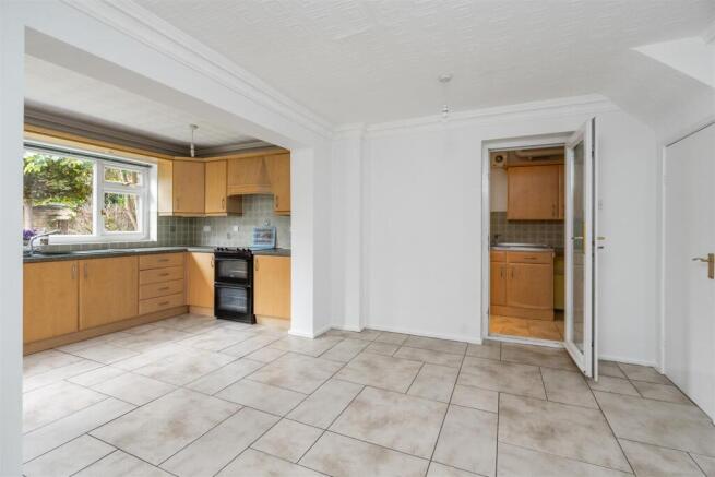 66 Moorlands Drive_6.jpg
