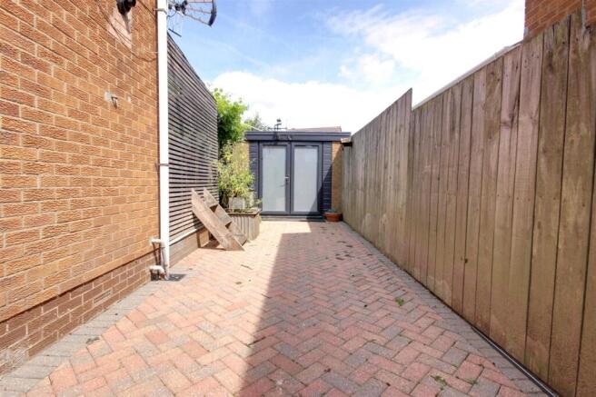 4 bed Semi-Detached for sale Image 10