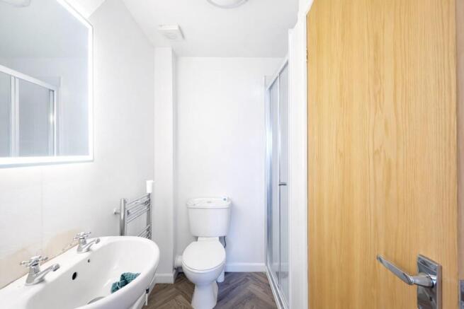 2 bed Flat for sale Image 4