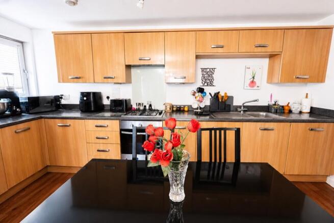 FITTED KITCHEN