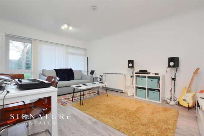Living Room 1 (23).jpg