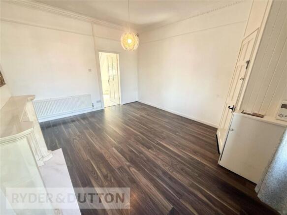 2 bed Terraced to rent Image 4