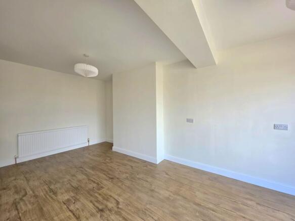3 bed Semi-Detached for sale Image 9