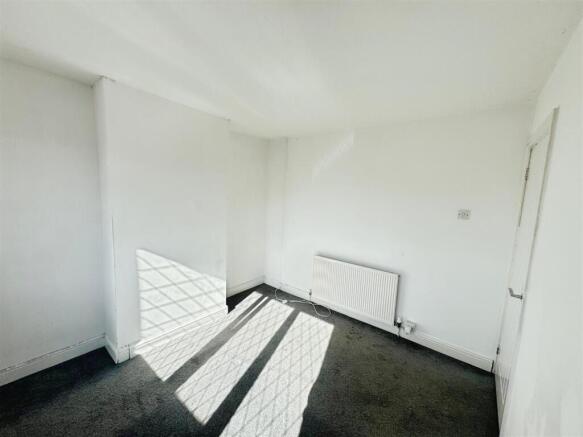 3 bed Semi-Detached to rent Image 12