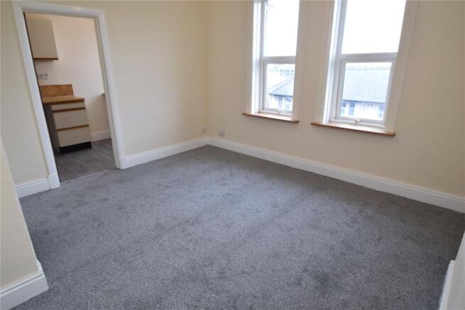 1 bed Apartment to rent Image 4