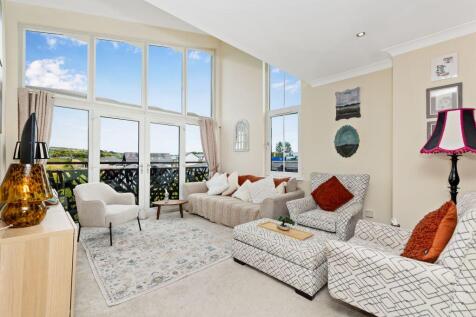102 Jardine Place, Bathgate, EH48 4GU