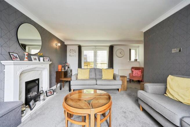 5 bed Detached for sale Image 4
