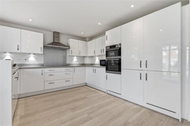 4 bed Detached for sale Image 6