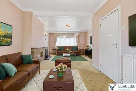 Chigwell Park Drive, Chigwell, IG7 5