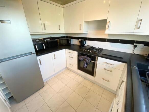 3 bed Semi-Detached for sale Image 8