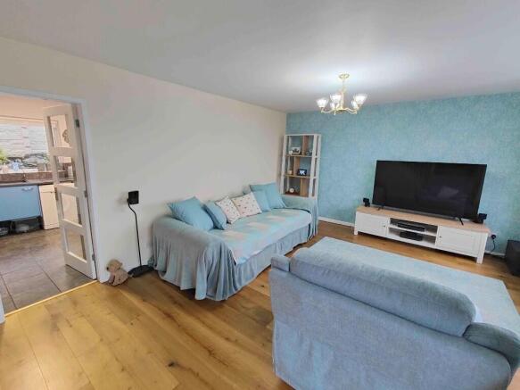 3 bed Semi-Detached for sale Image 7