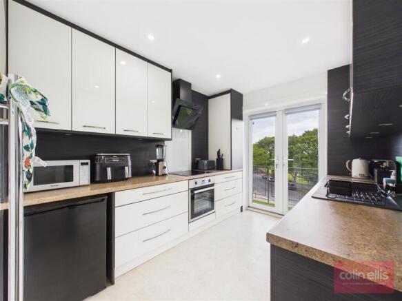 2 bed Flat for sale Image 5