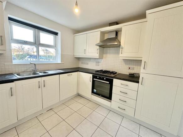 4 bed House for sale Image 4