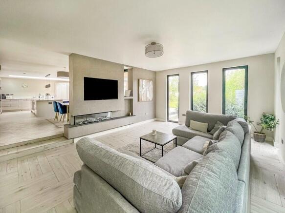 4 bed Detached for sale Image 6