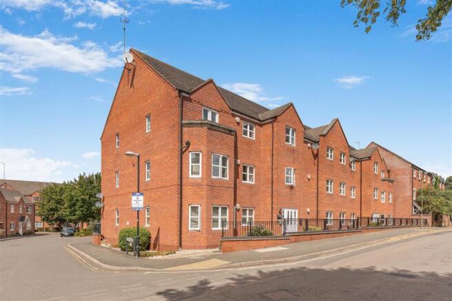 2 Hawthorne House, Banbury-4.jpg