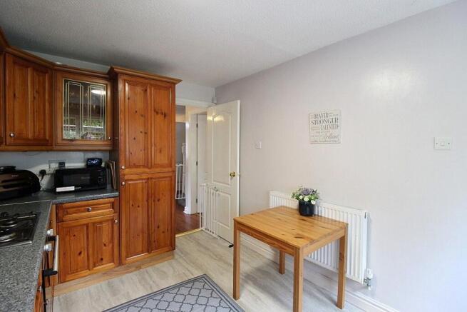 4 bed Detached for sale Image 10
