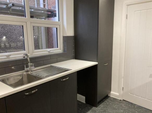 Kitchen 2.jpg