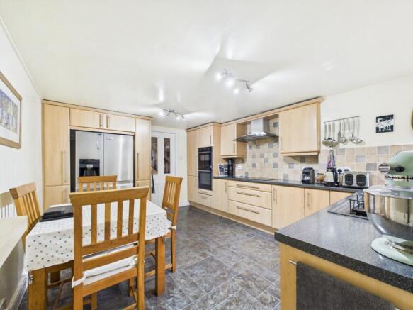 4 bed Semi-Detached for sale Image 7