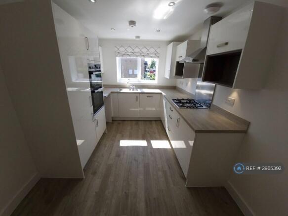 3 bed Semi-Detached to rent Image 7