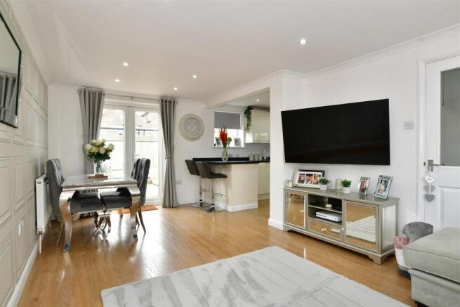 Lounge/ Dining Area