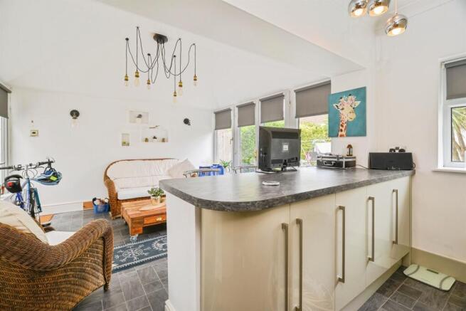 3 bed Terraced for sale Image 9