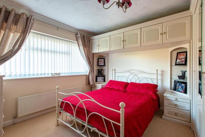 Gibbons Road bedroom1b.jpg