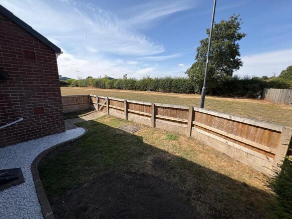3 bed Semi-Detached to rent Image 9