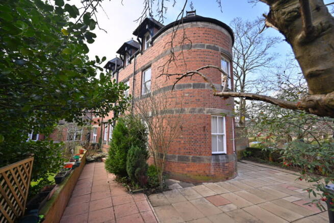 2 bed Apartment to rent Image 5
