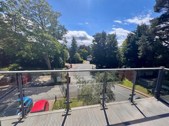 2 bed Apartment for sale Image 4