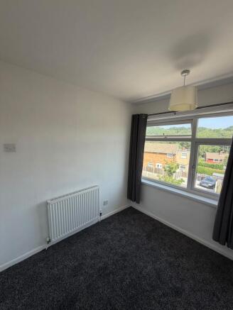 3 bed House to rent Image 9