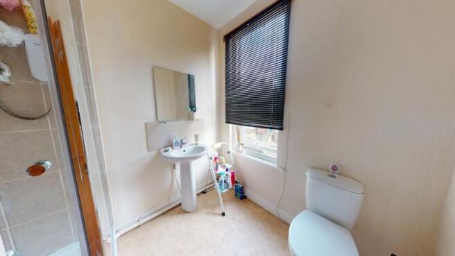 4 bed Terraced to rent Image 5